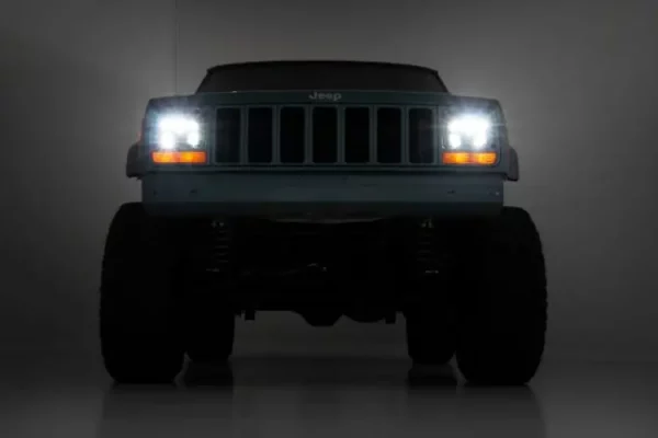 Penampakan LED Projection Headlight, lampu LED pengganti lampu standard Jeep Cherokee dan Jeep Wrangler.