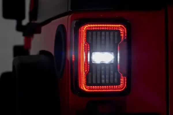 lampu mundur di lampu led untuk jeep wrangler. Dapatkan di Untung4x4, dealer Rough Country dan peralatan off-road Jeep lainnya di Bogor, Indonesia