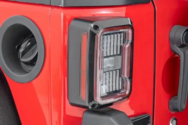 detail lampu led untuk jeep wrangler. Dapatkan di Untung4x4, dealer Rough Country dan peralatan off-road Jeep lainnya di Bogor, Indonesia