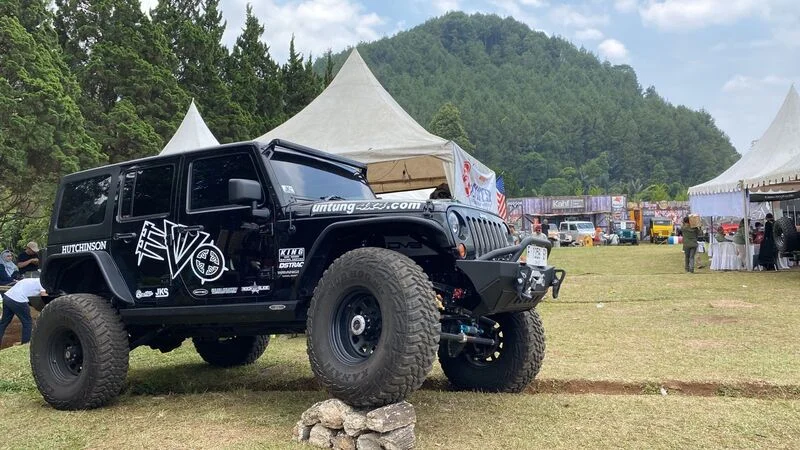 Jeep JK full offroad di Sari Ater Campervan